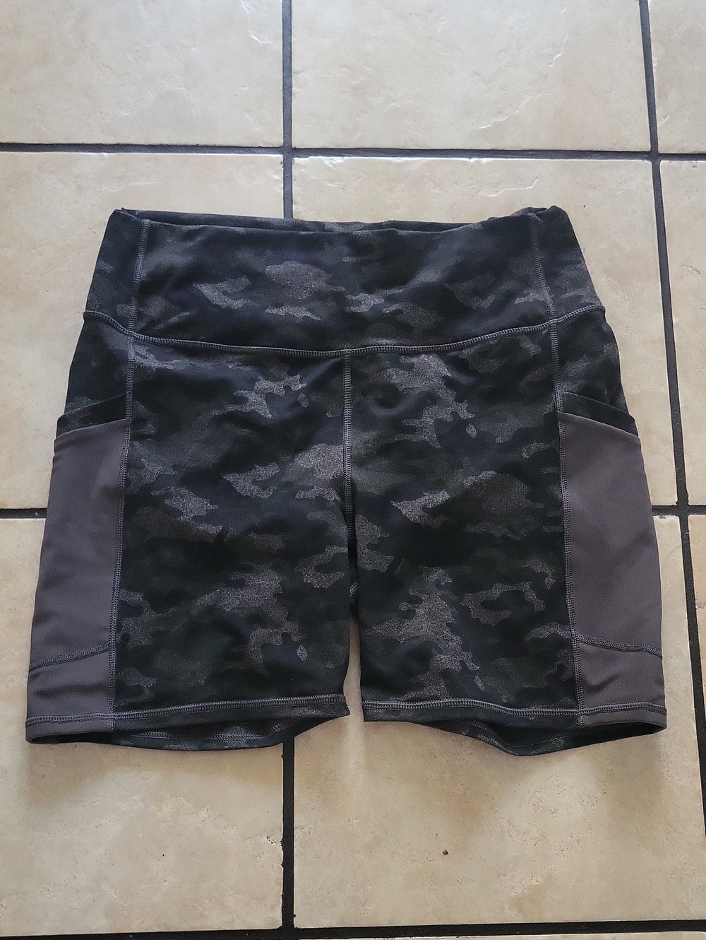 Fabletics Women's High-Rise Camo Bike Shorts - Black/Green
